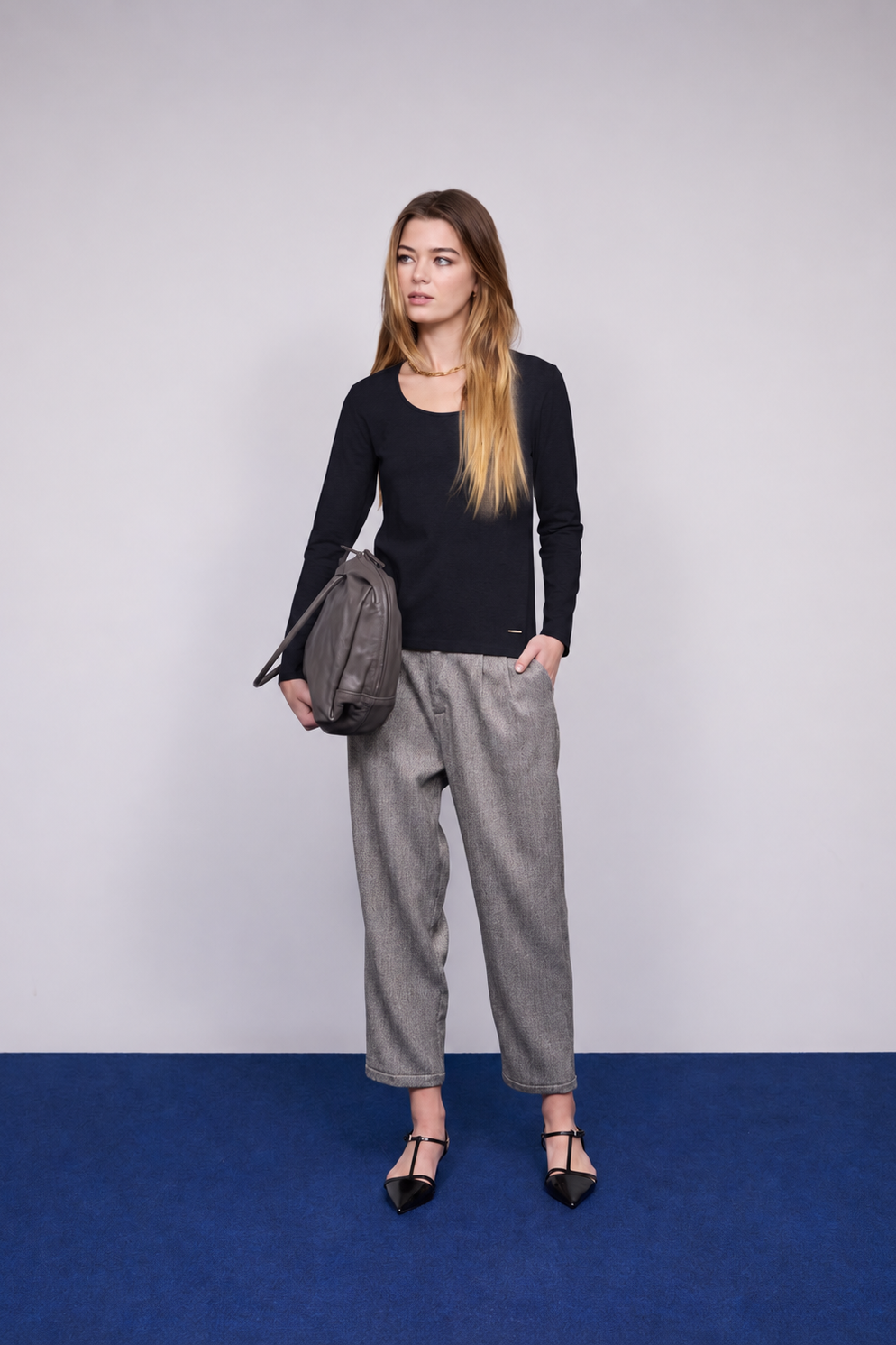 Camisola Decote Redondo — Preto