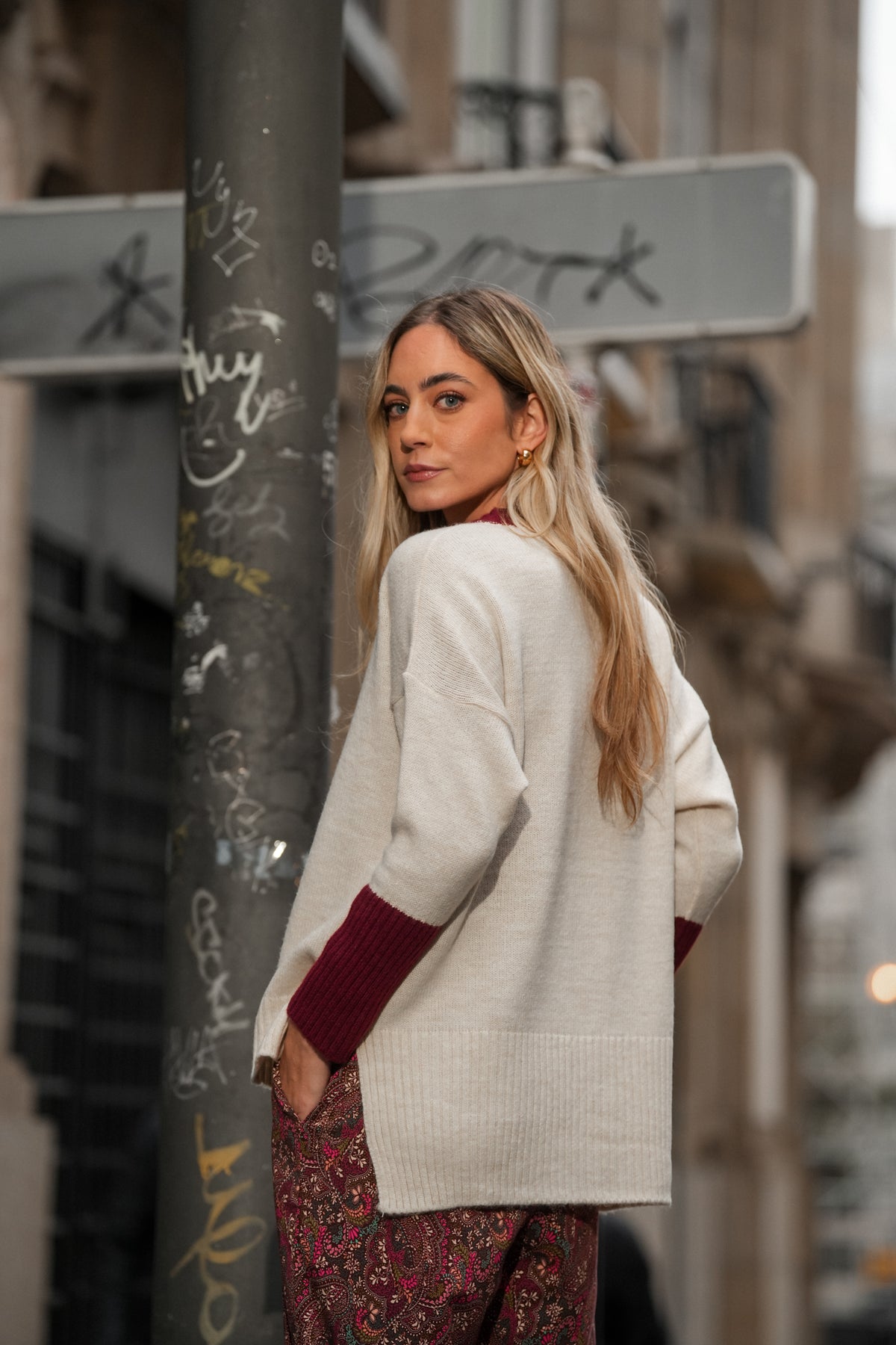 Two-tone coat with buttons.