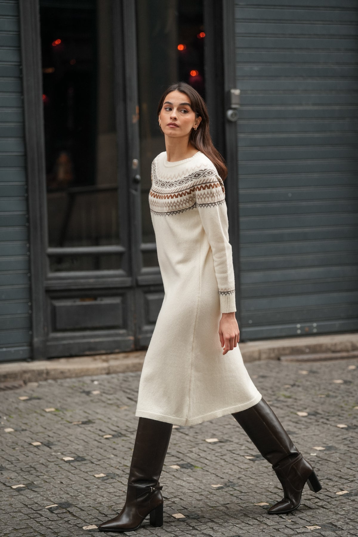 Vestido Bege com Padrão Jacquard