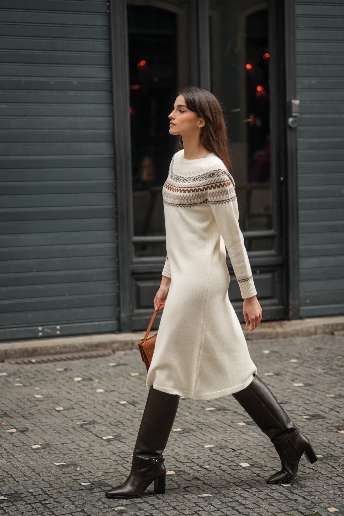 Vestido Bege com Padrão Jacquard