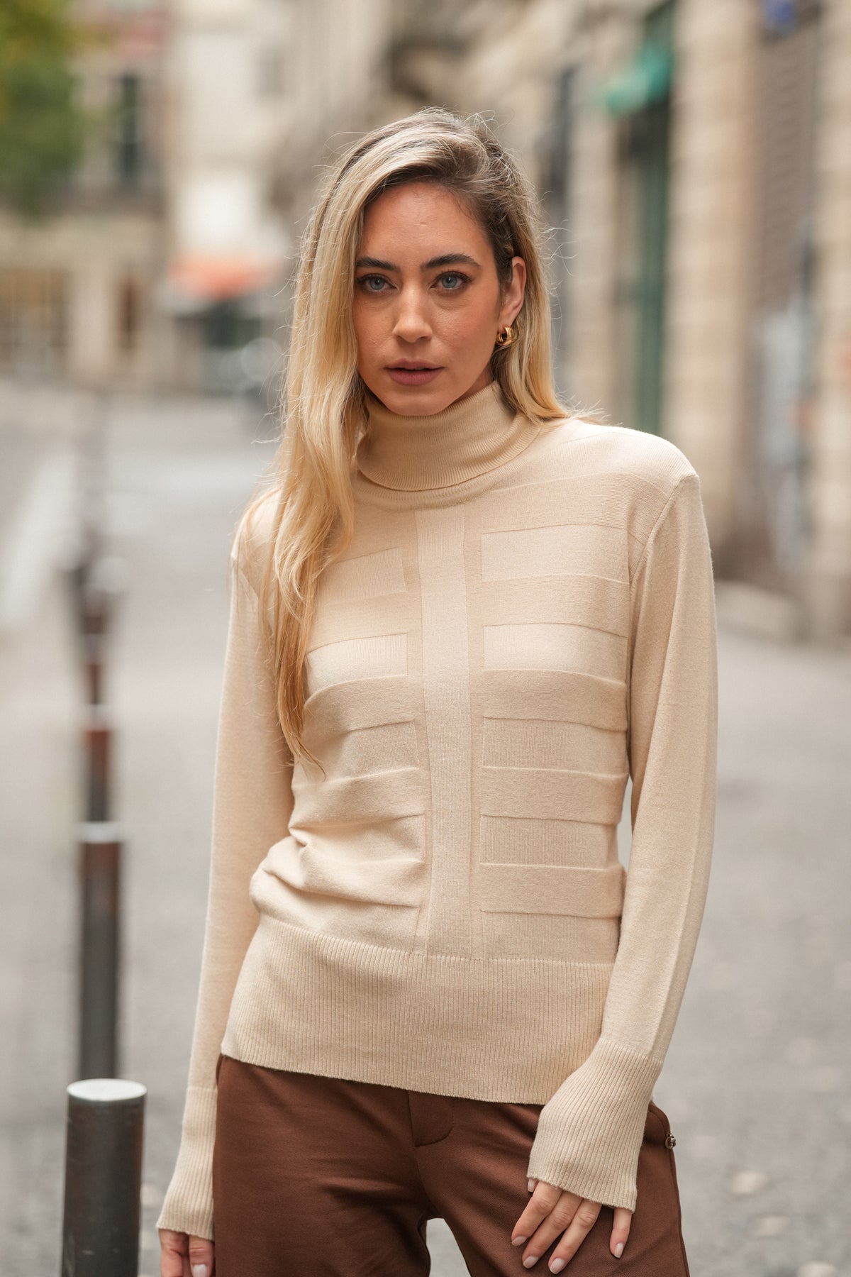 Camisola com Gola Alta Texturada