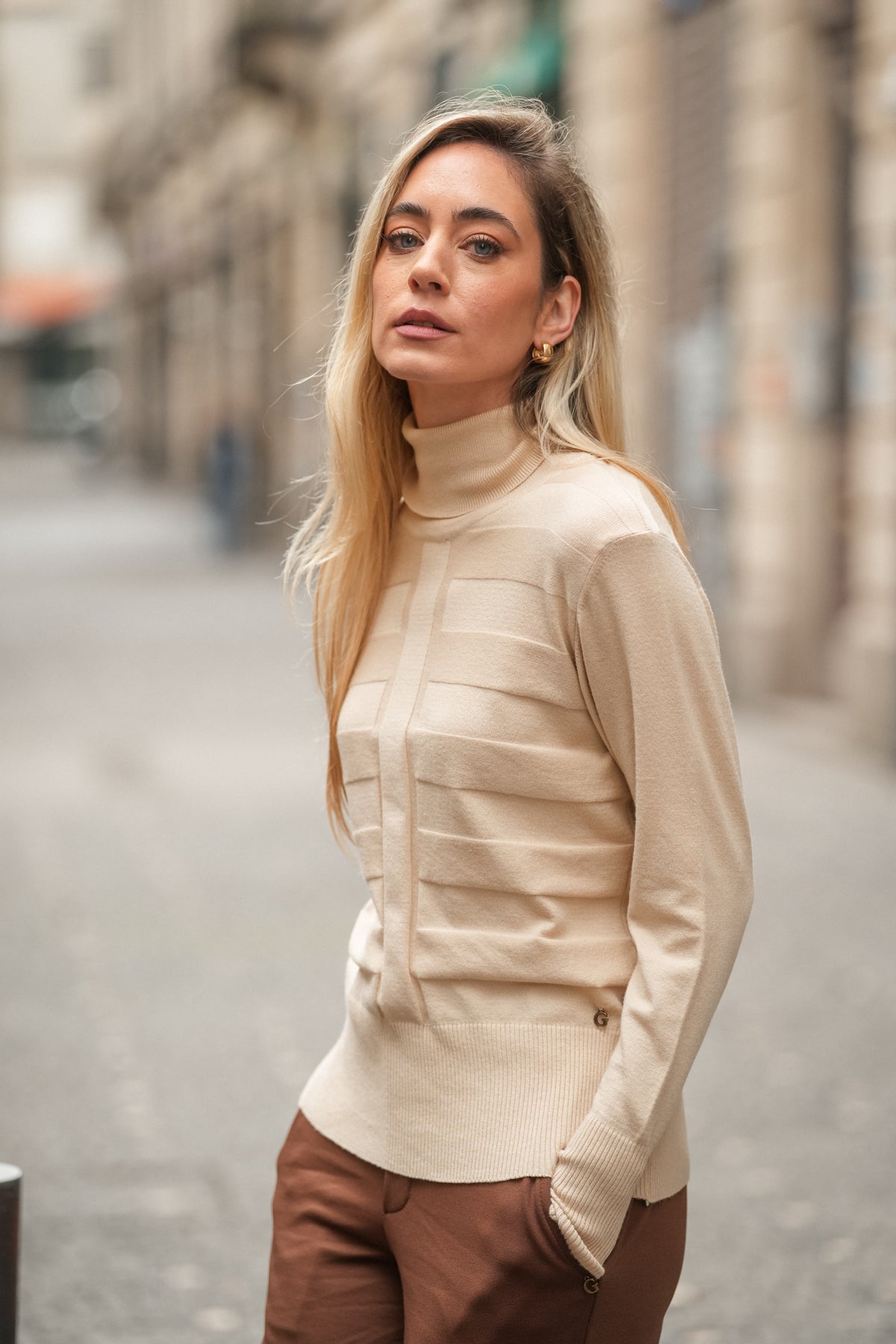 Camisola com Gola Alta Texturada