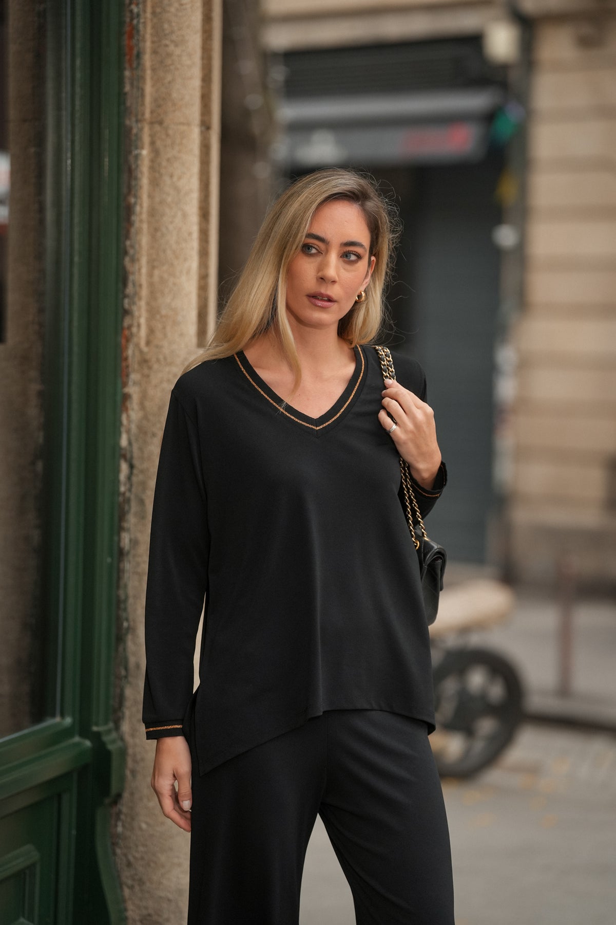 Camisola  com Detalhe no Decote