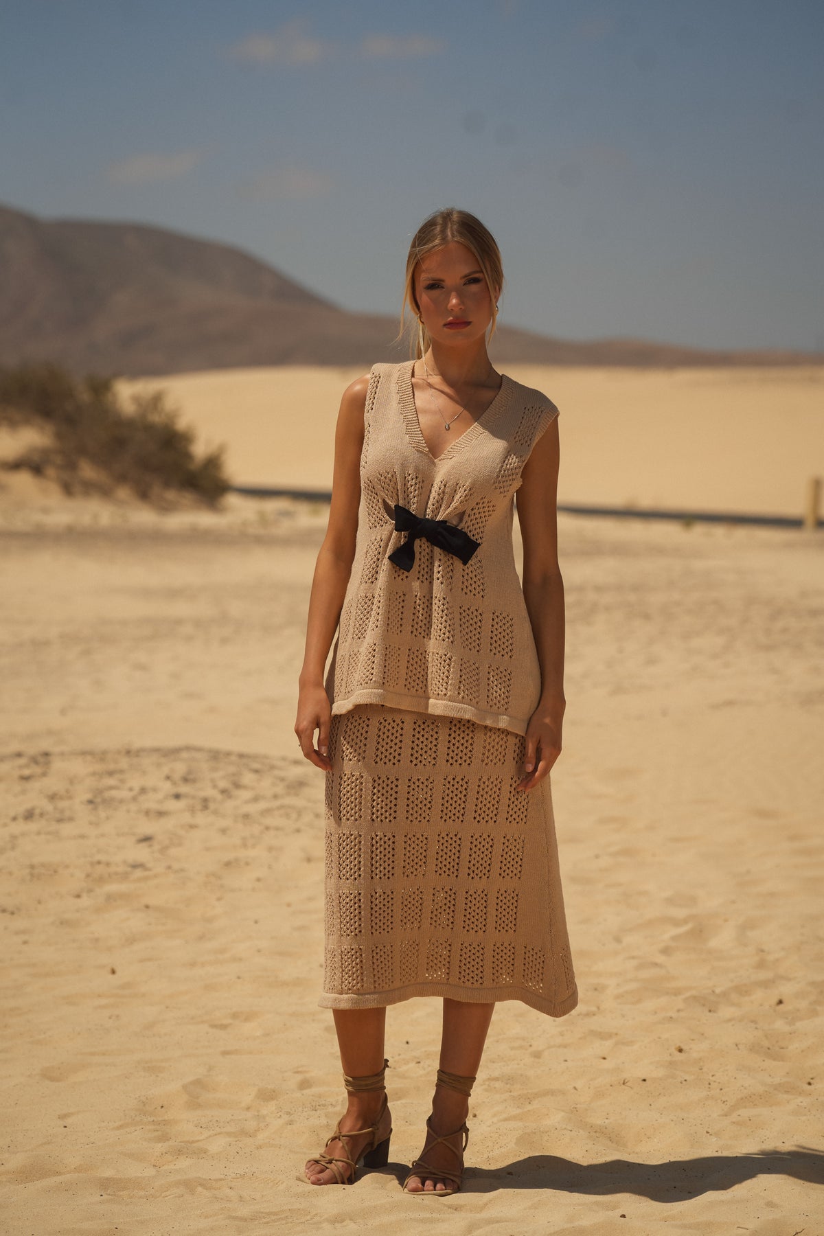 Top de Malha Perfurada com Laço