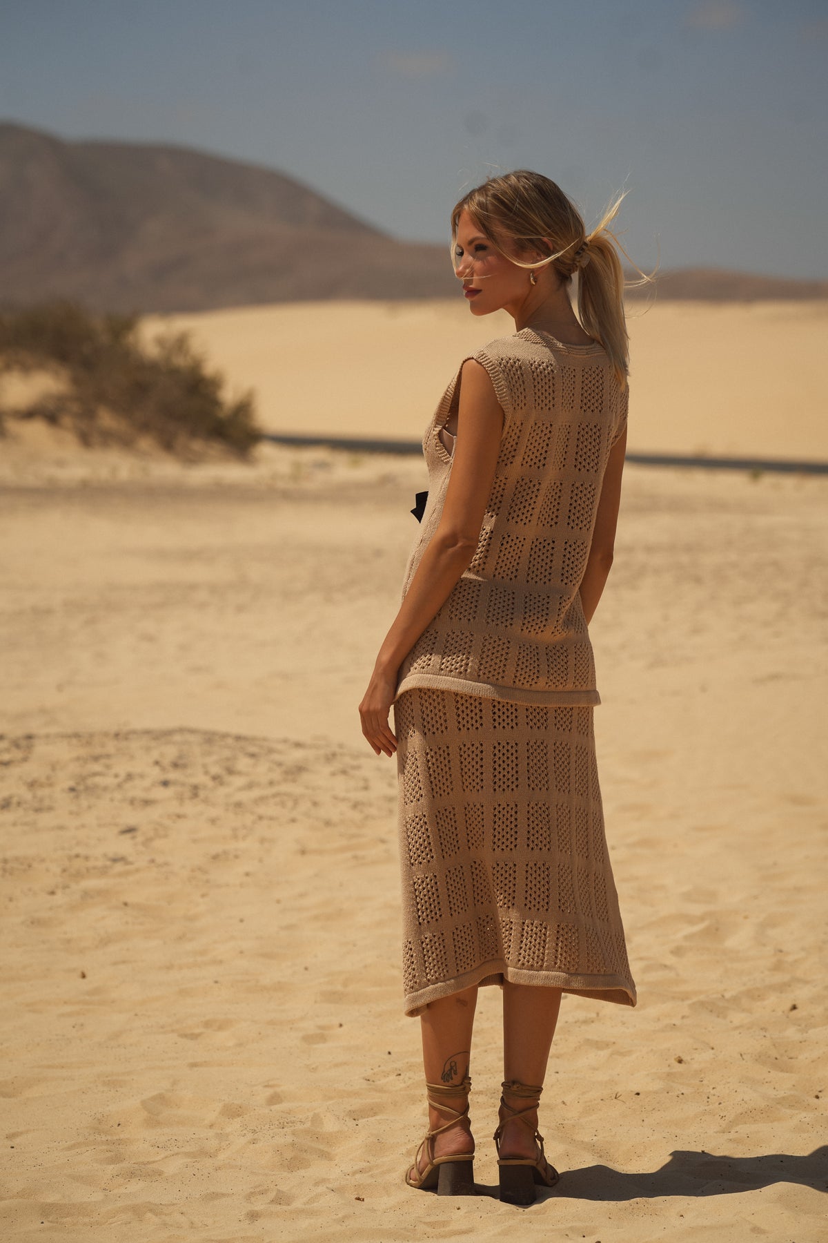 Top de Malha Perfurada com Laço