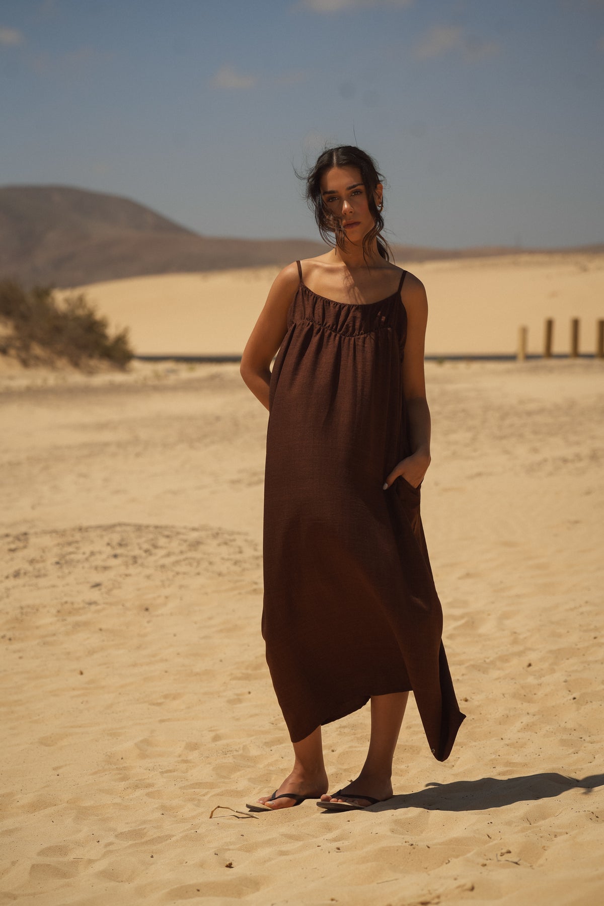 Vestido Midi Fluido com Alças Finas | GUIMANOS