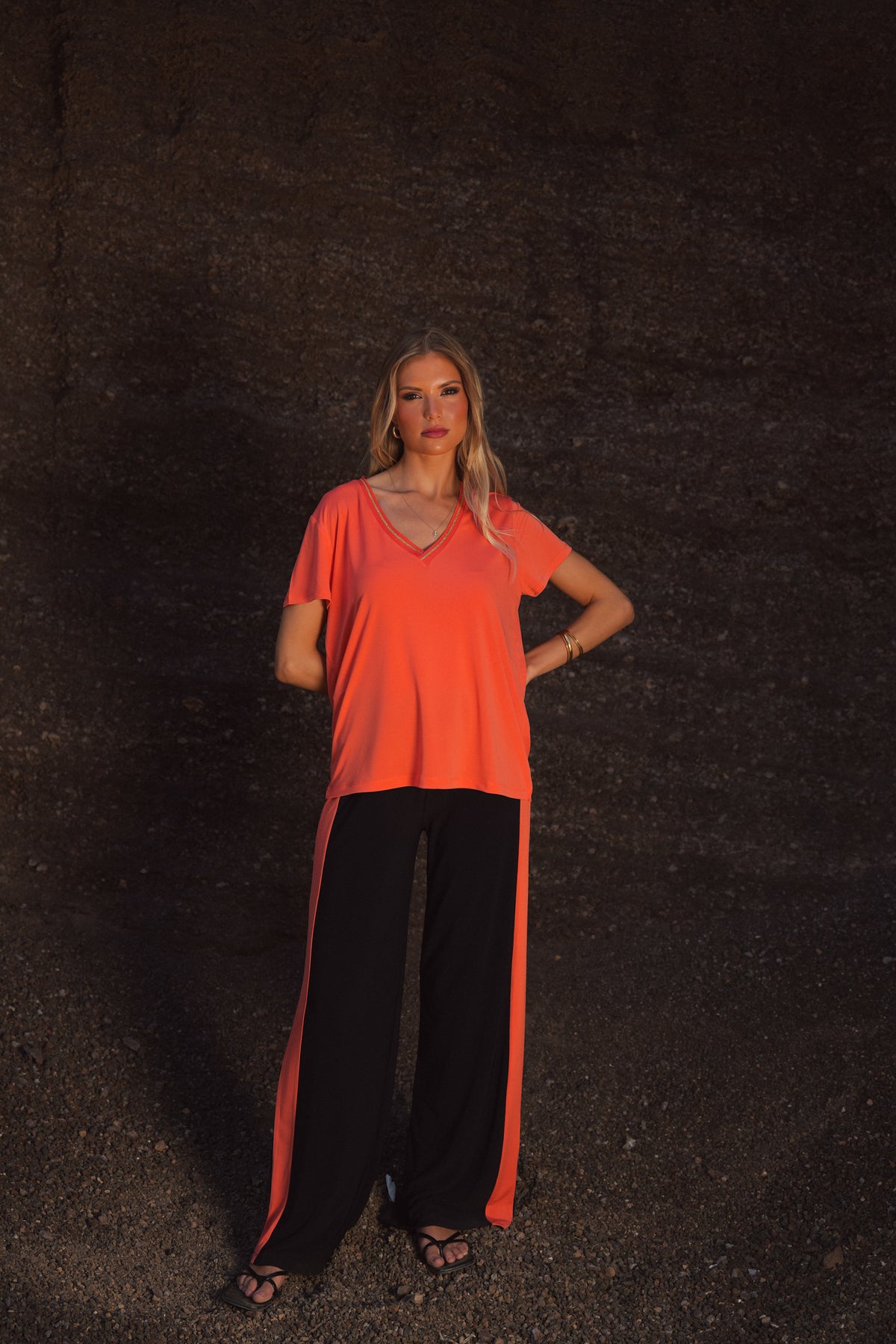 T-Shirt Fluida Decote em V | GUIMANOS