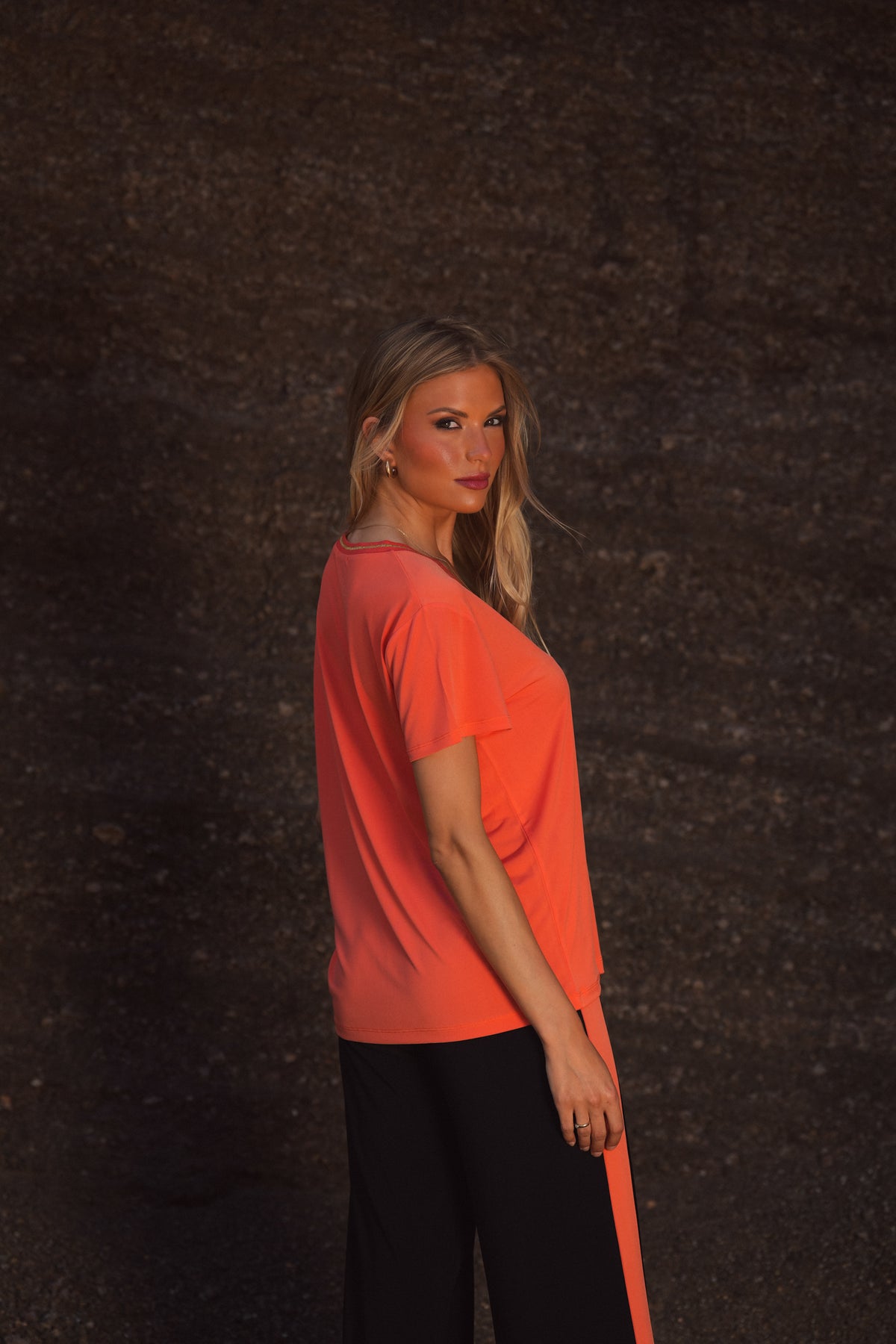 T-Shirt Fluida Decote em V | GUIMANOS – vista 3