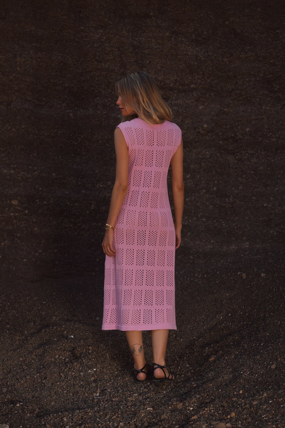 Vestido de Malha Perfurada com Laço