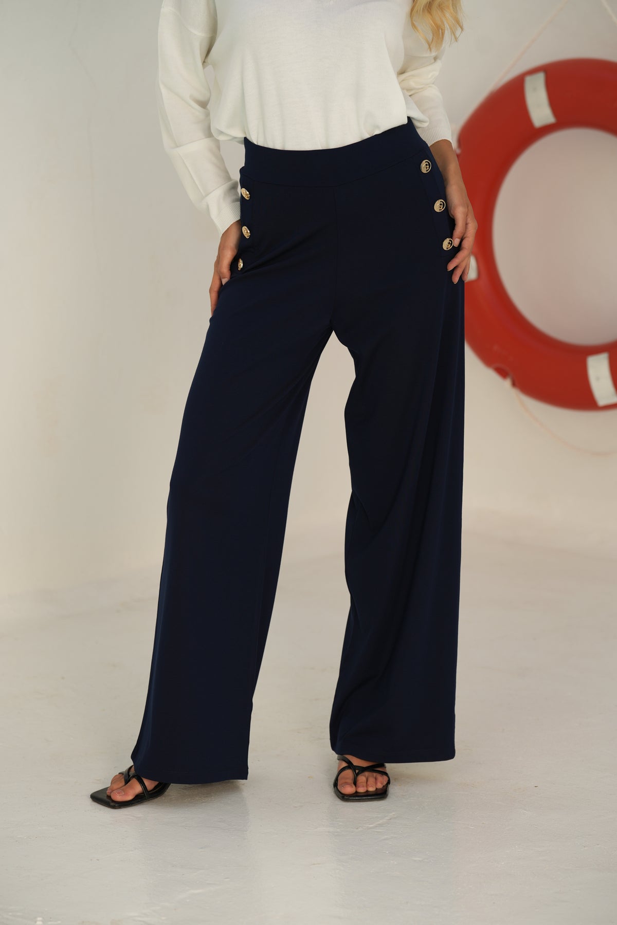 Calça Botões Decorativos