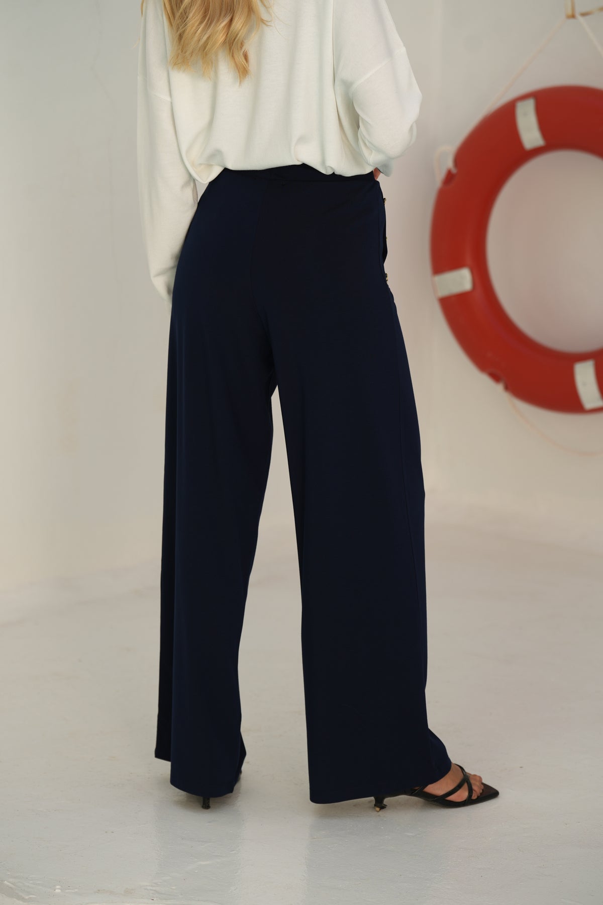 Calça Botões Decorativos