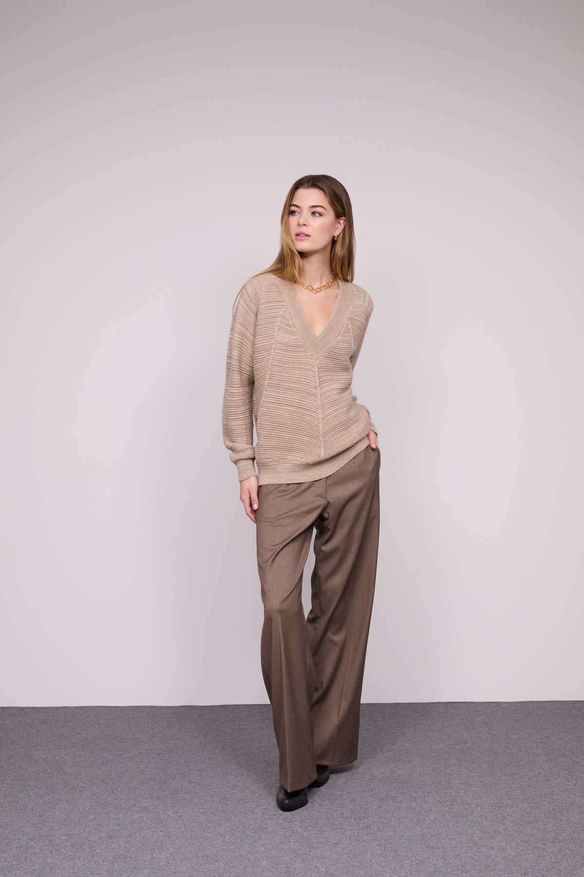 Camisola Decote V Vanizada — Camel