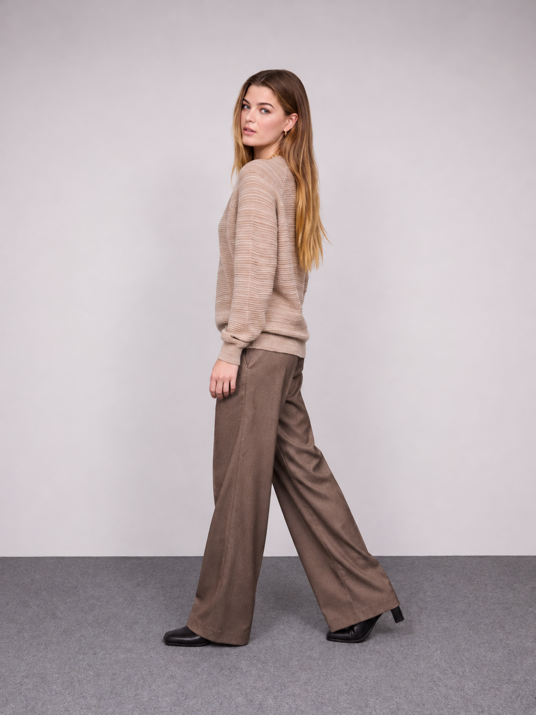 Camisola Decote V Vanizada — Camel