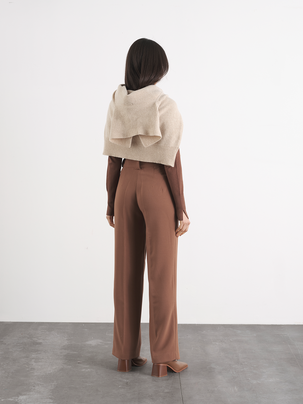 Calças largas online de tecido