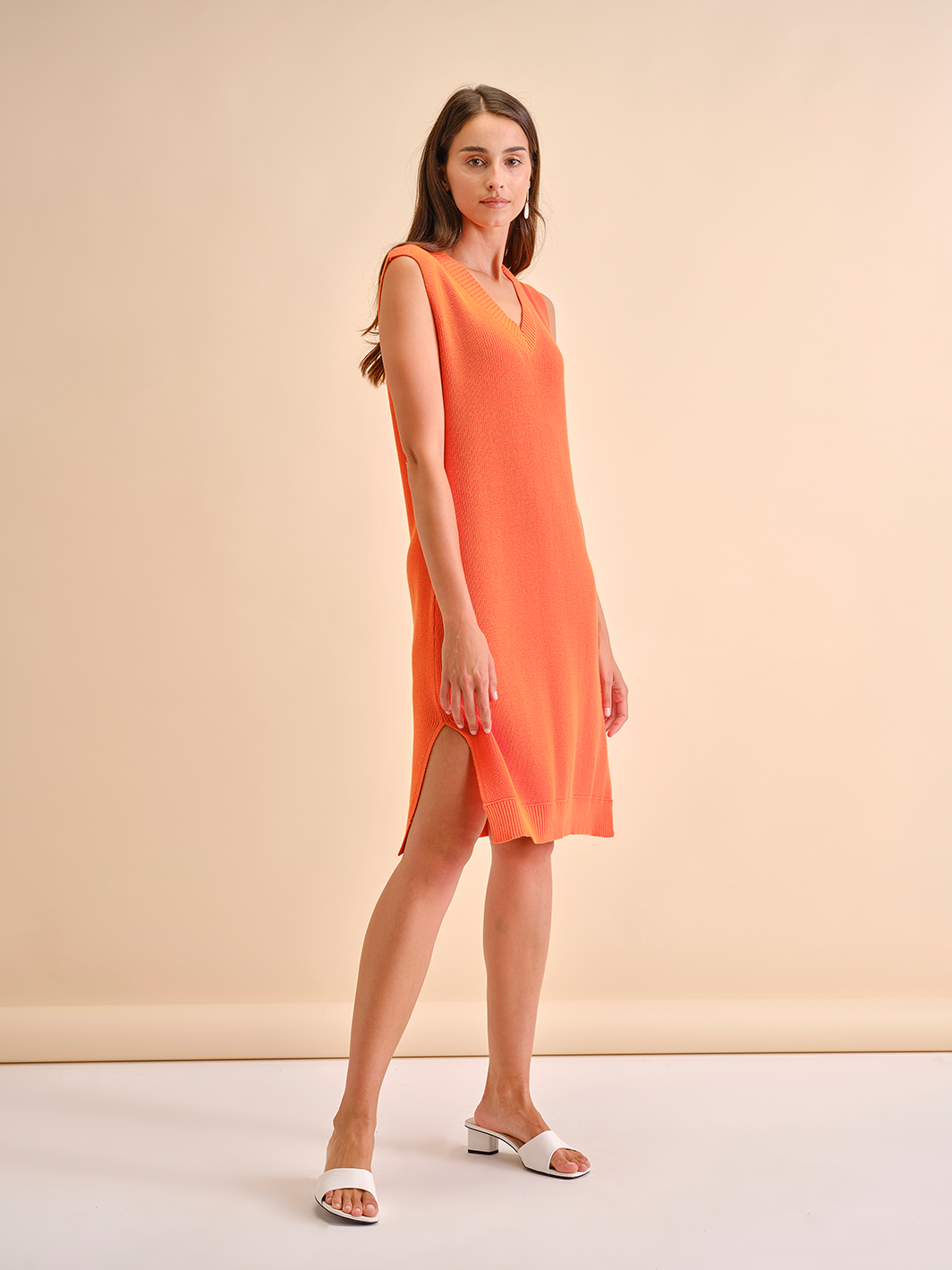 Vestido Decote Bico Sem Mangas | GUIMANOS – vista 3