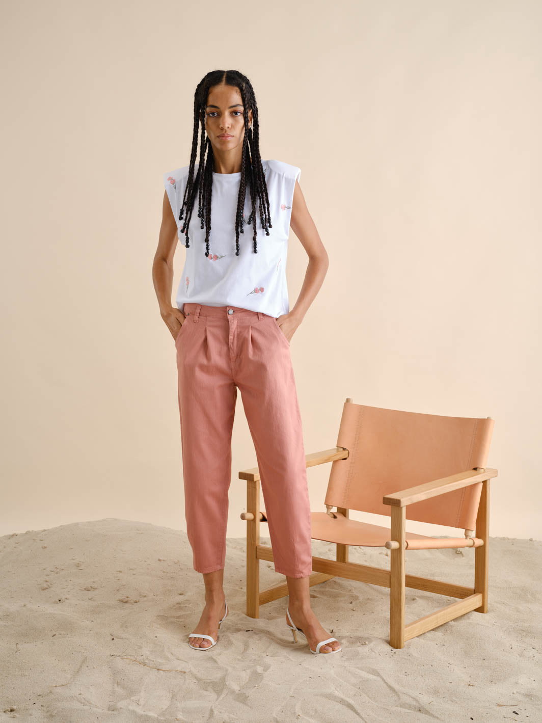 T-shirt Bordado Com Ombreiras | GUIMANOS – vista 2