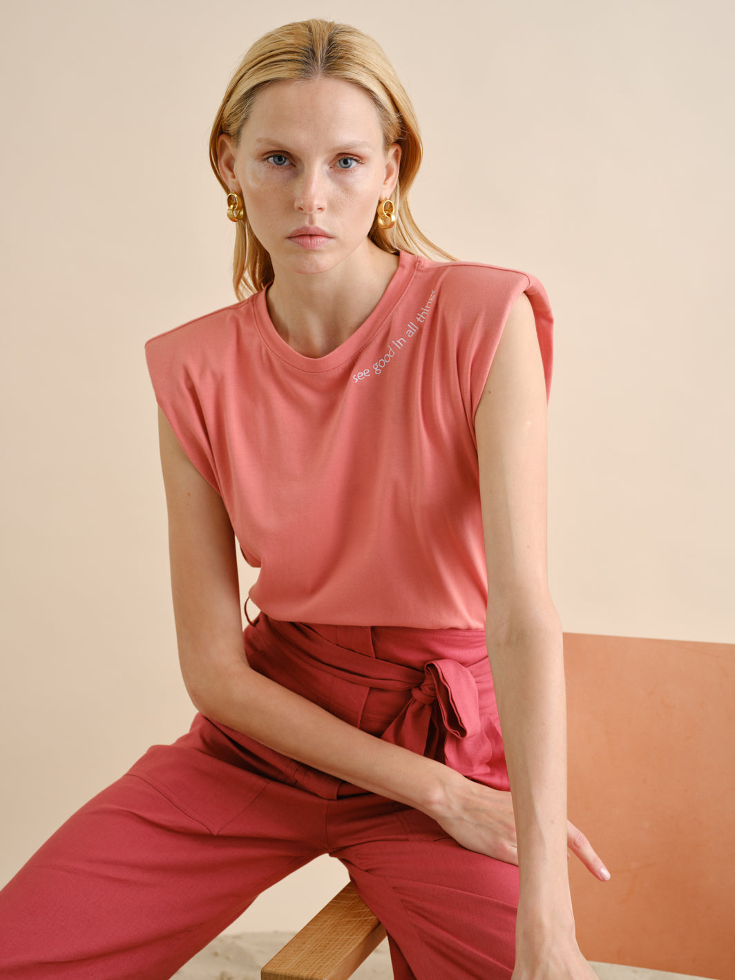 T-shirt Bordado Ombreiras | GUIMANOS